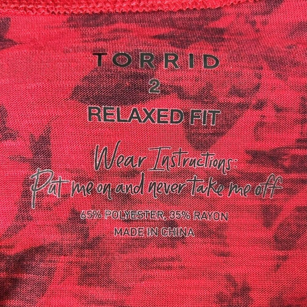 Torrid Top Plus Size 2X Relaxed Fit Tee Shirt Red Floral Short Sleeve Pullover - Picture 3 of 3